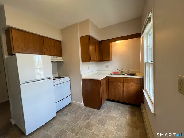 $1,000 | 261 Broad Street, Meriden, CT 06450