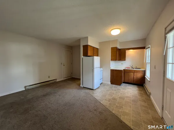 $1,000 | 261 Broad Street, Meriden, CT 06450