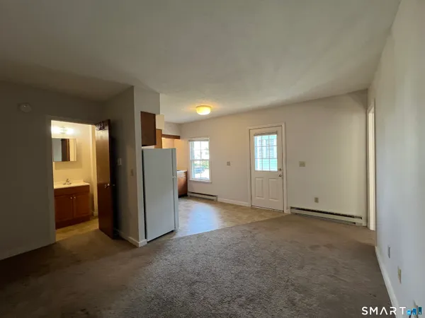 $1,000 | 261 Broad Street, Meriden, CT 06450