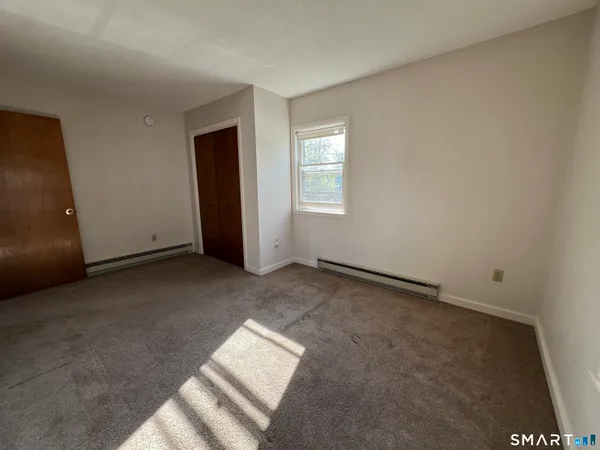 $1,000 | 261 Broad Street, Meriden, CT 06450