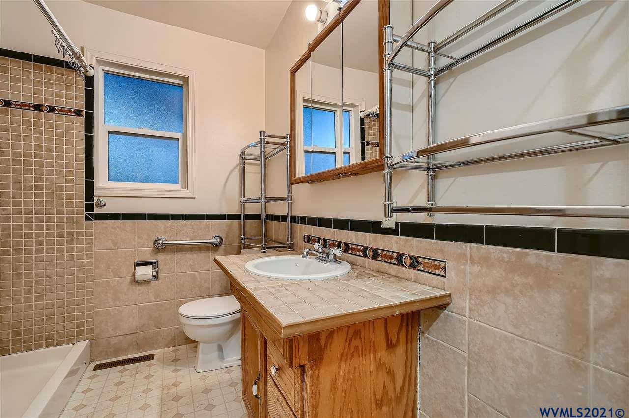 19019 Northeast Davis Street Portland, OR 97230 - Photo 17 of 26