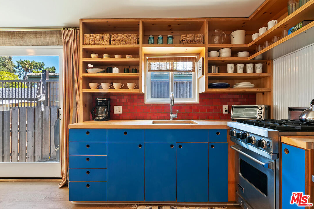 52 Paradise Cove Road Malibu, CA 90265 - Photo 16 of 39