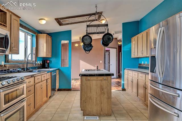 39301 Jacobson Road Rush, CO 80833 - Photo 8 of 40 All Kitchen Appliances are included!