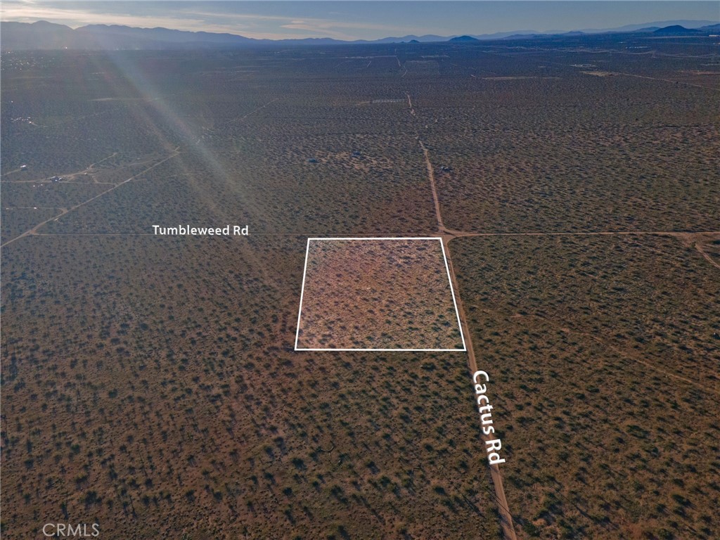 123 Tumbleweed Road Adelanto, CA 92301 - Photo 2 of 23 a bathroom with a shower