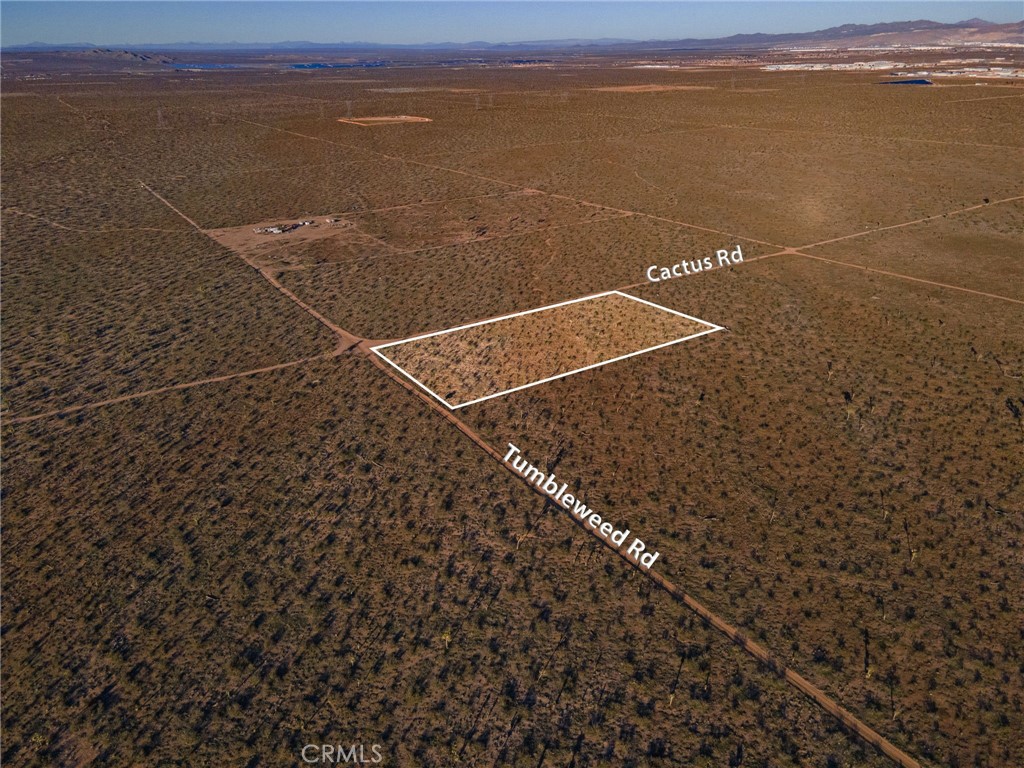 123 Tumbleweed Road Adelanto, CA 92301 - Photo 6 of 23 a view of an ocean from a balcony