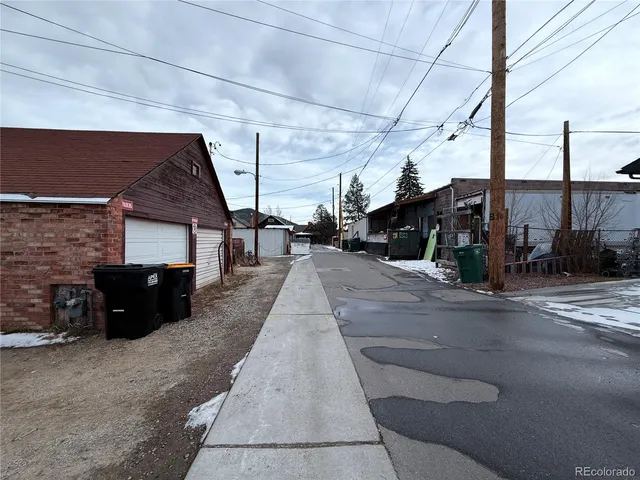 a view of a yard with car parked