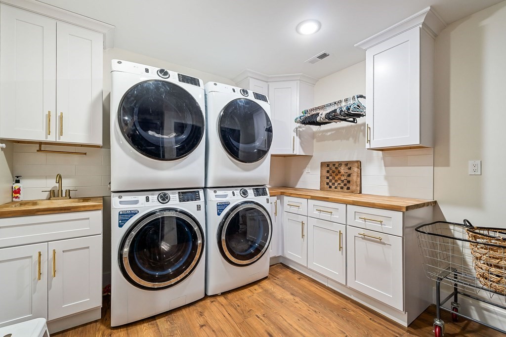240 Bob Ledbetter Road Livingston, TN 38570 - Photo 21 of 62 a utility room with sink dryer and washer