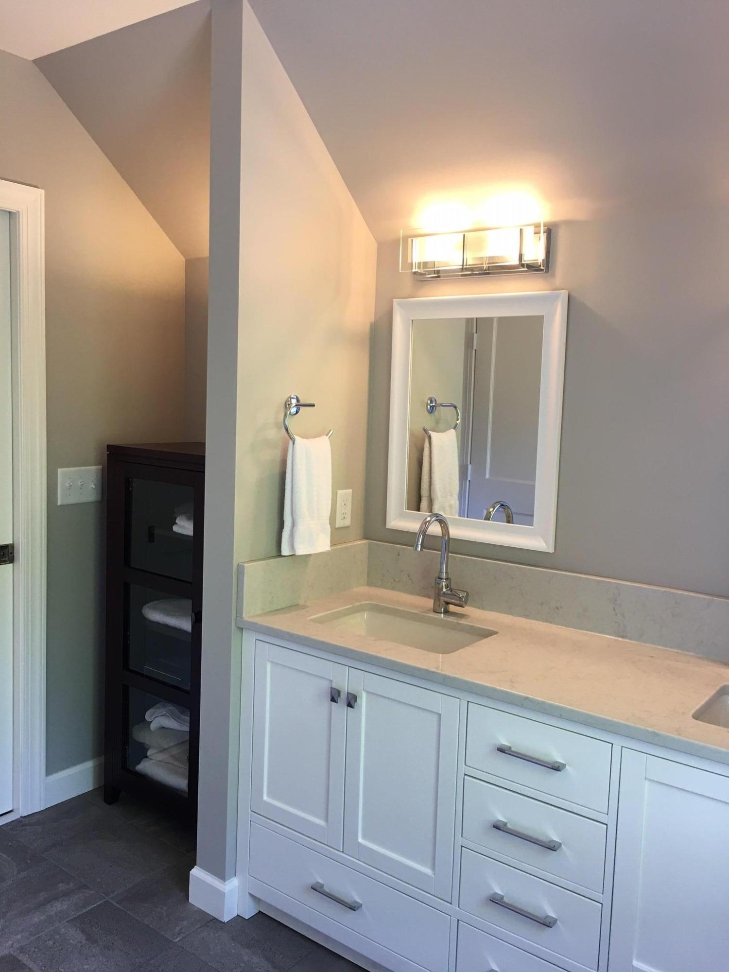 24 Charlestowne Road Charleston, SC 29407 - Photo 13 of 17 Master Vanity