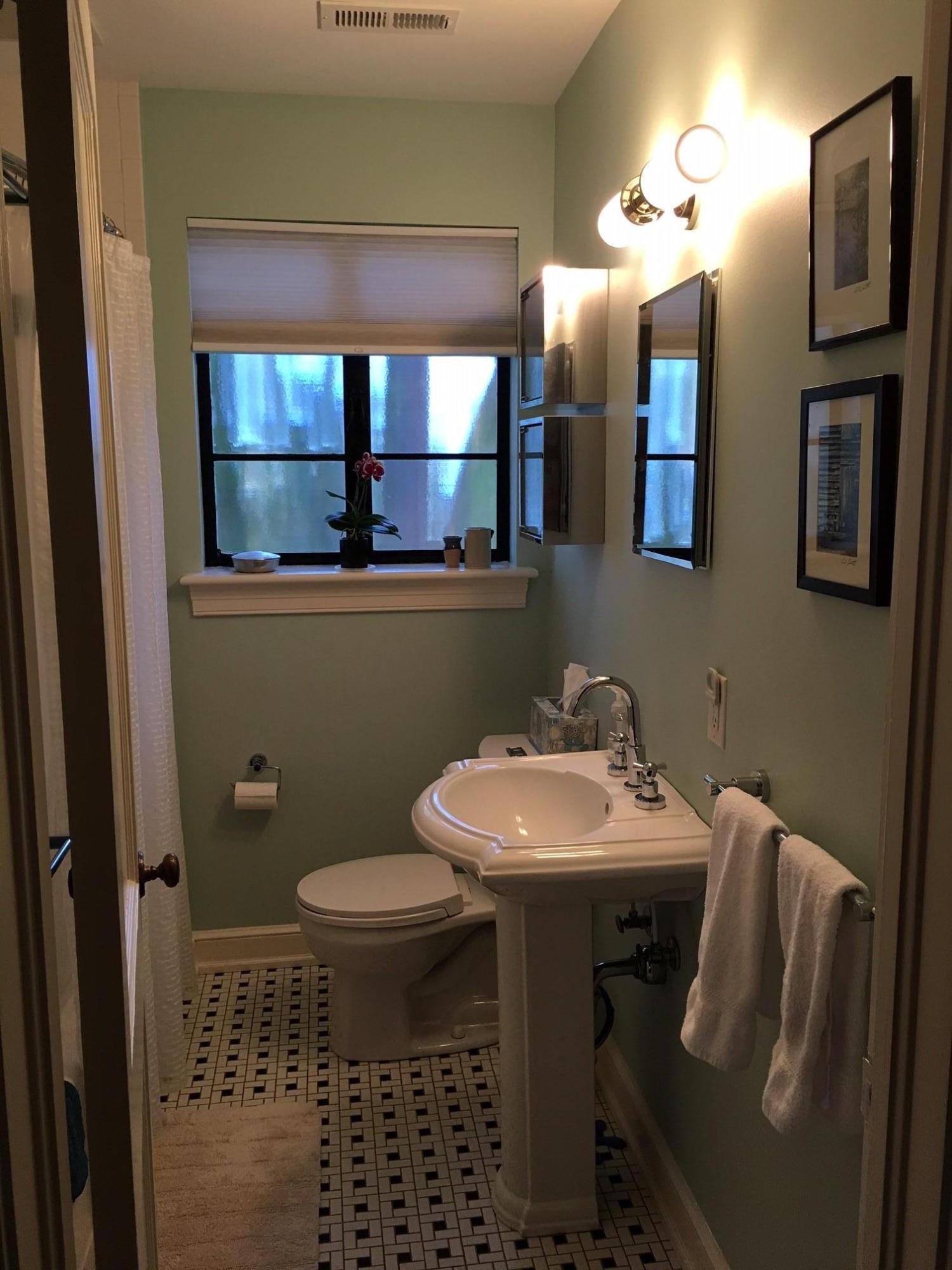 24 Charlestowne Road Charleston, SC 29407 - Photo 7 of 17 1st Floor Bathroom