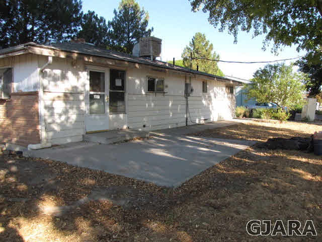 998 21 Road Grand Junction, CO 81505 - Photo 21 of 26 a view of a house with a yard