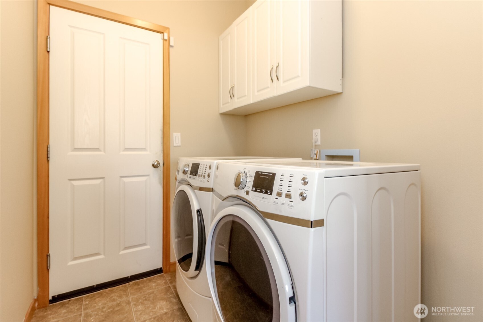 1113 O'Farrell Lane Northwest Orting, WA 98360 - Photo 30 of 36 a utility room with dryer and washer