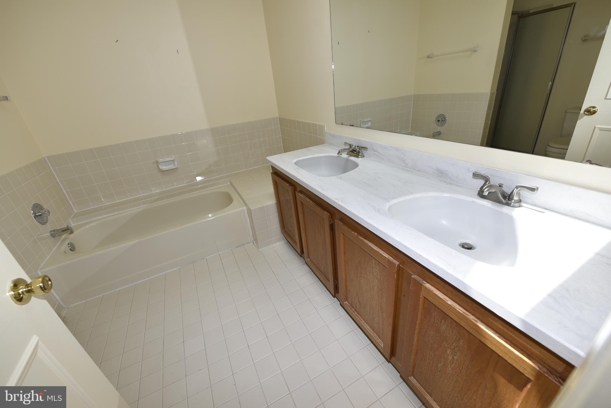 11634 Deer Forest Road Reston, VA 20194 - Photo 14 of 27 Master full bath