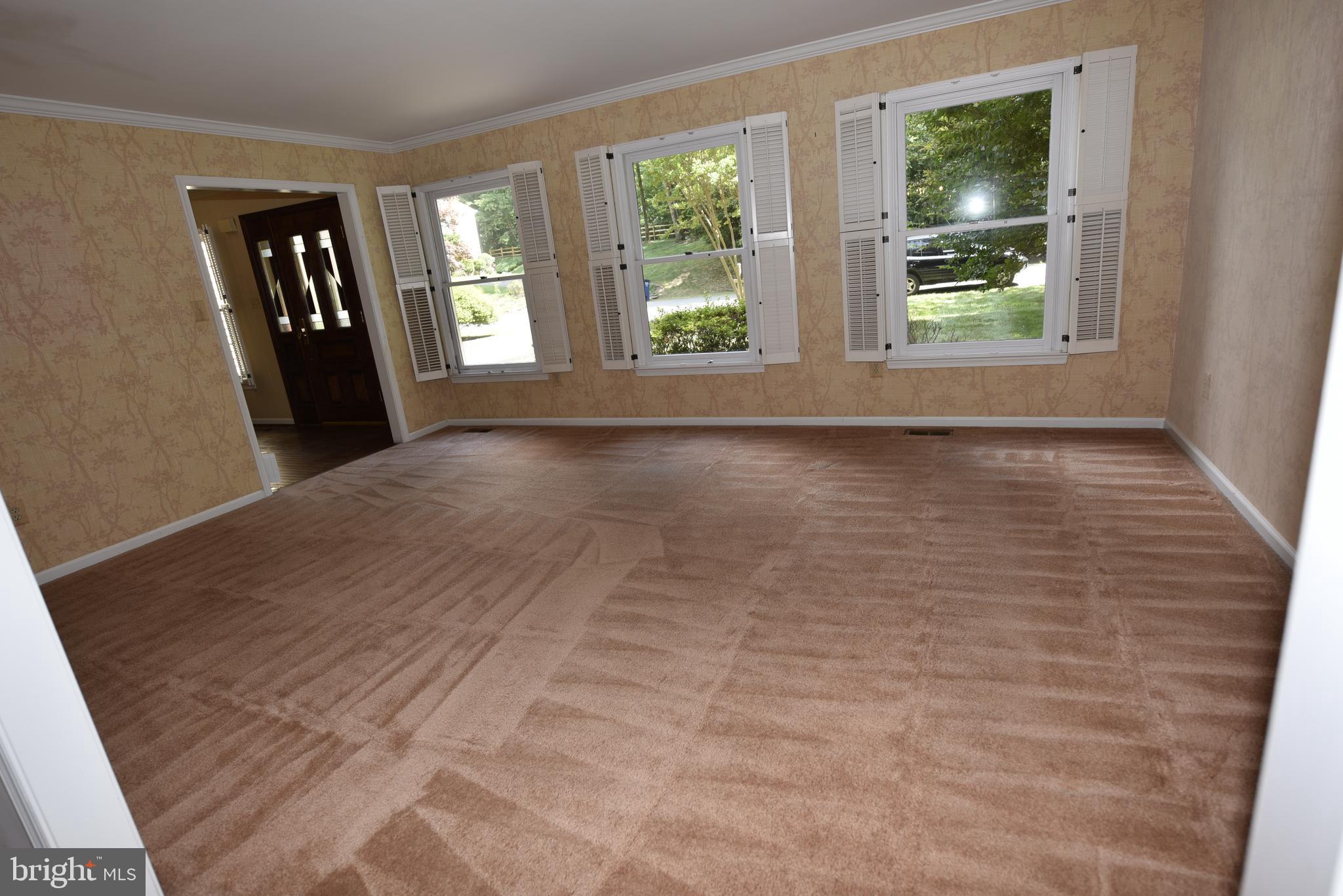 11634 Deer Forest Road Reston, VA 20194 - Photo 4 of 27 Living Room