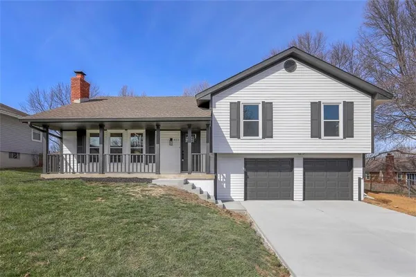 $329,000 | 412 Northeast Crescent Street, Lee's Summit, MO 64086