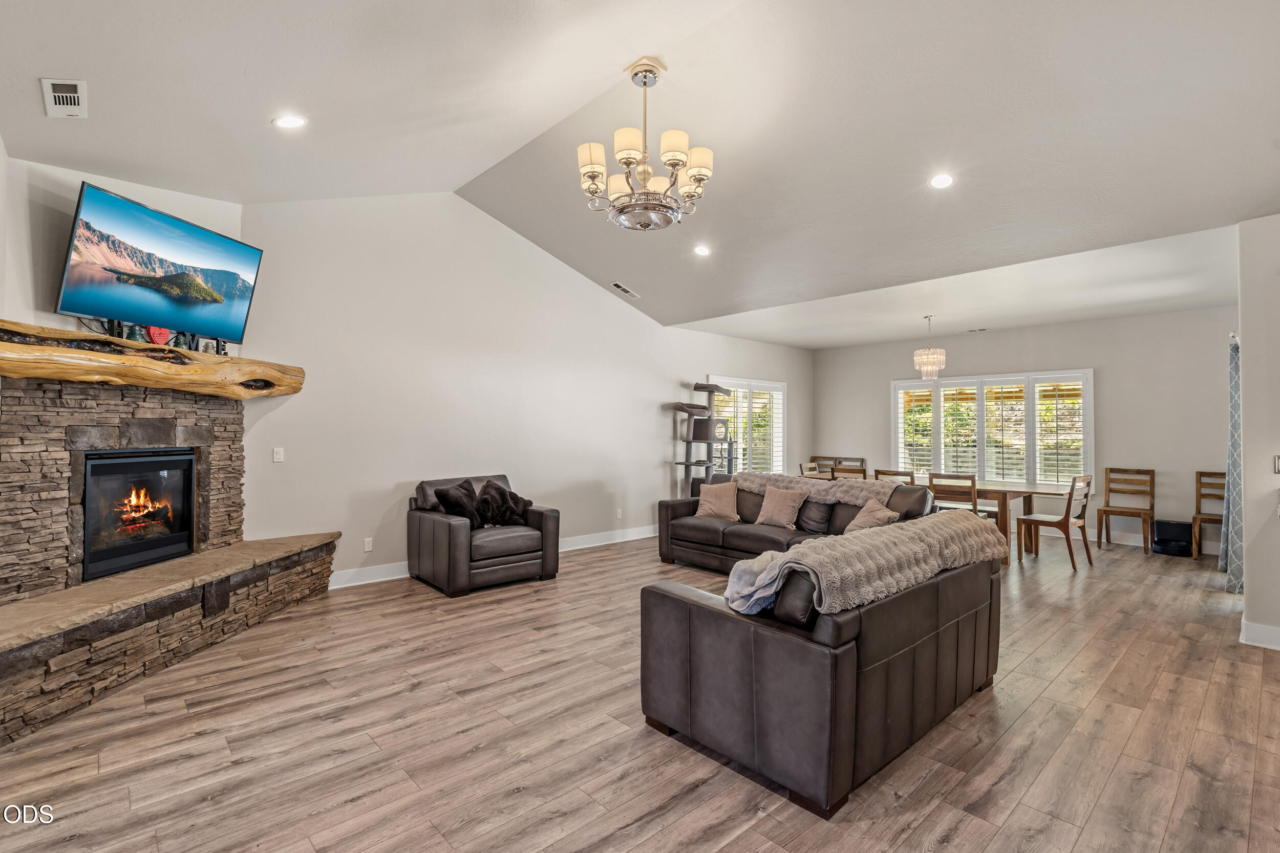 125 McKenzie Ridge Road Grants Pass, OR 97526 - Photo 4 of 62