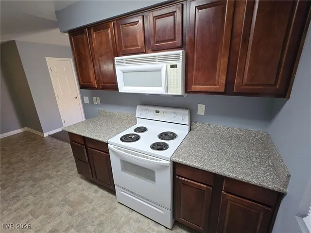 $1,098 | 5060 Indian River Drive, Unit 370, Las Vegas, NV 89103