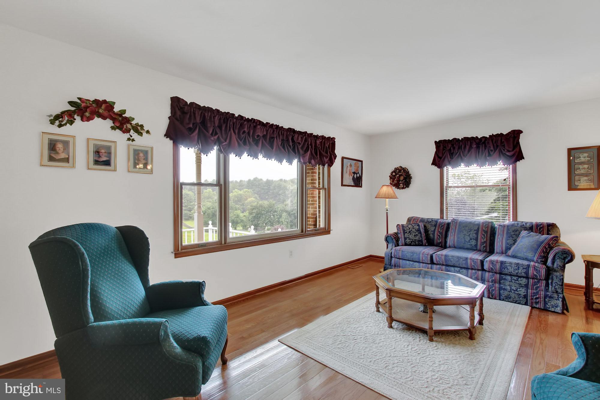2712 Garrett Road White Hall, MD 21161 - Photo 8 of 48 Living room