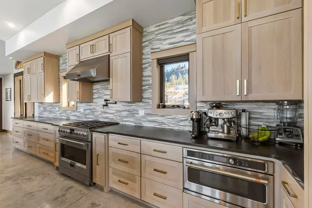 $1,500,000 | 29249 Rock Land Way East, Unit 29249 ROCK LAND WAY EAST, Seven Bays, WA 99122