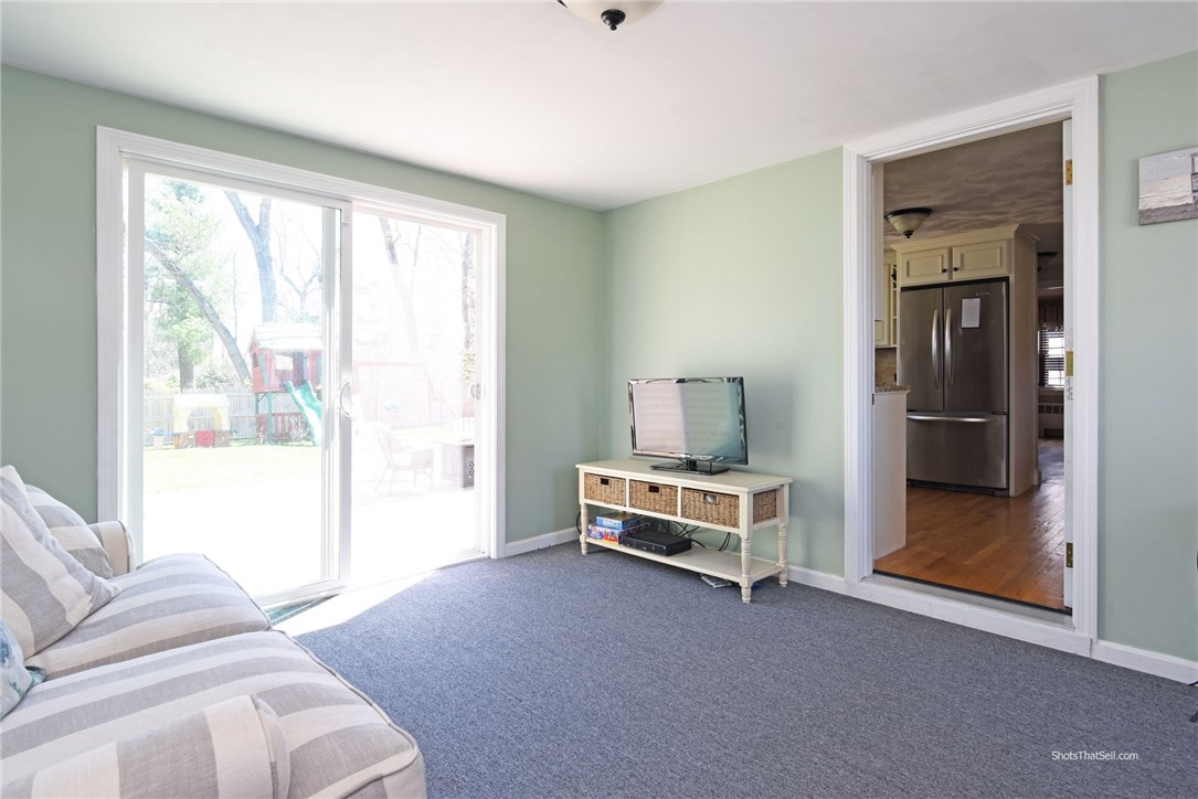 142 Lansdowne Road Warwick, RI 02888 - Photo 11 of 36 Gallery Image 11