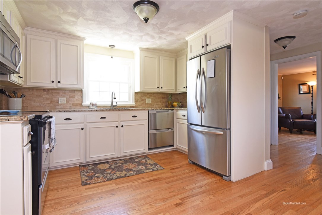 142 Lansdowne Road Warwick, RI 02888 - Photo 16 of 36 Gallery Image 16