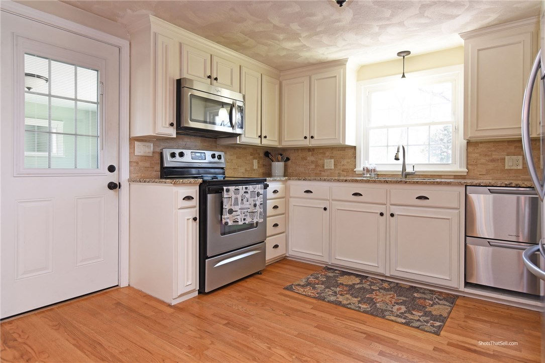 142 Lansdowne Road Warwick, RI 02888 - Photo 17 of 36 Gallery Image 17