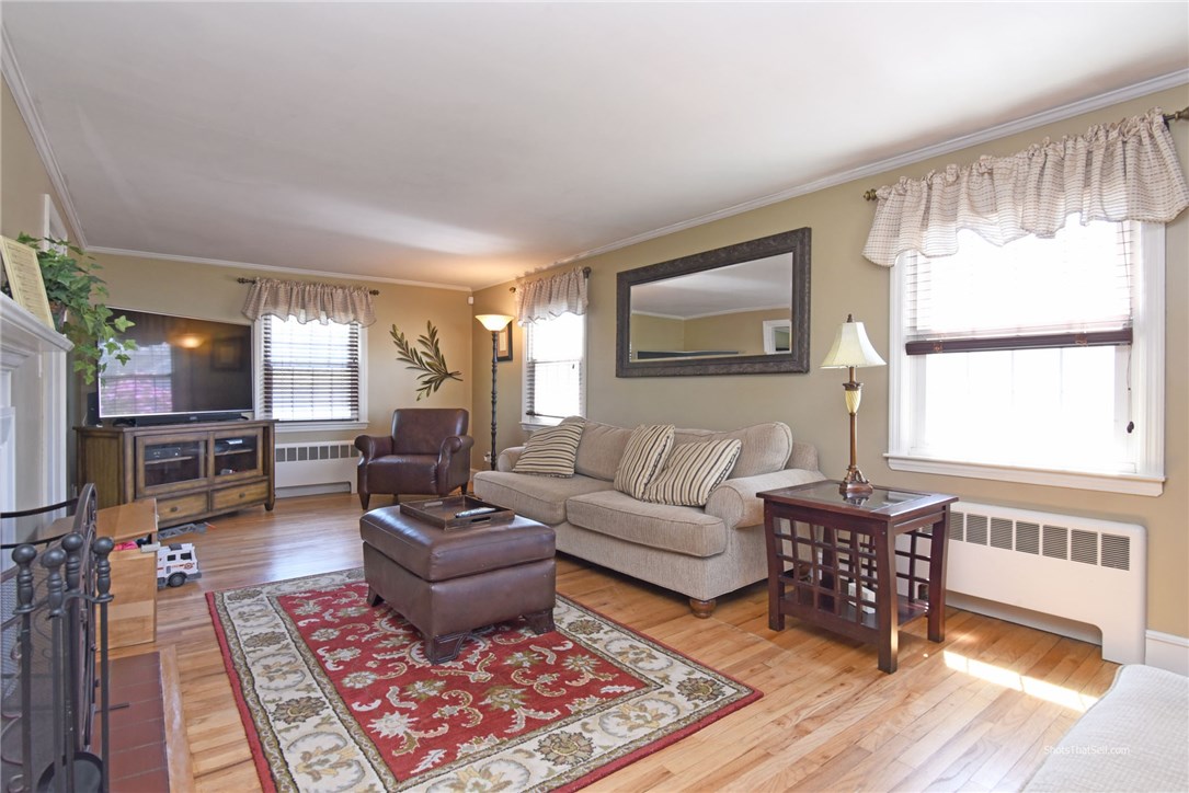 142 Lansdowne Road Warwick, RI 02888 - Photo 20 of 36 Gallery Image 20