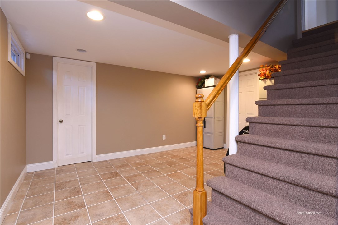 142 Lansdowne Road Warwick, RI 02888 - Photo 25 of 36 Gallery Image 25