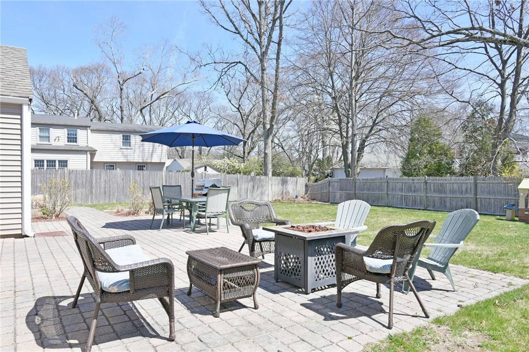 142 Lansdowne Road Warwick, RI 02888 - Photo 8 of 36 Gallery Image 8