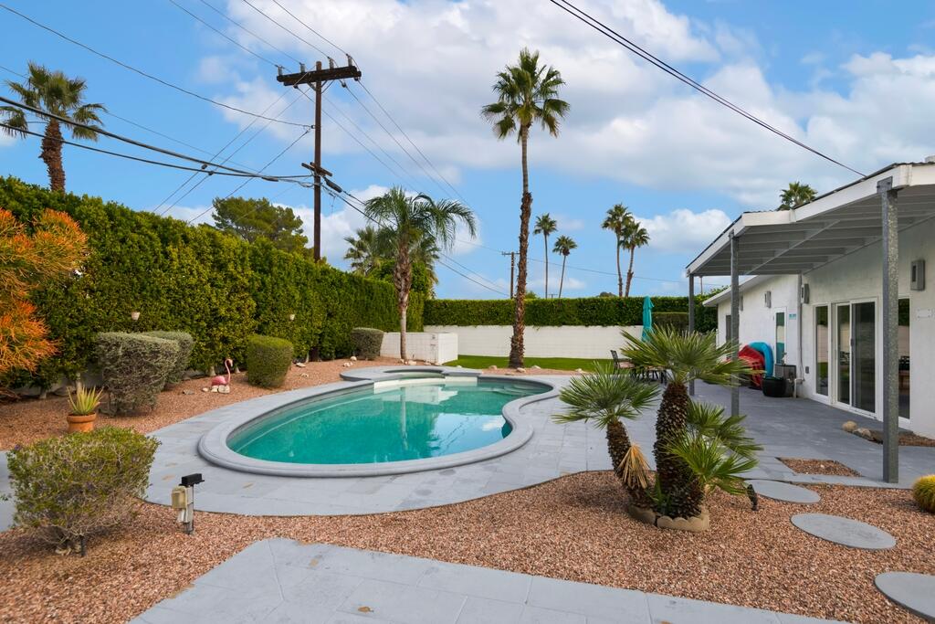 302 East Racquet Club Road Palm Springs, CA 92262 - Photo 31 of 38 a view of a backyard with potted plants