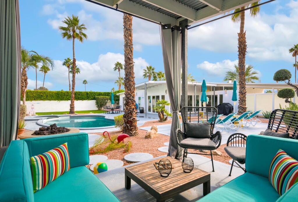 302 East Racquet Club Road Palm Springs, CA 92262 - Photo 33 of 38 a outdoor living space with furniture