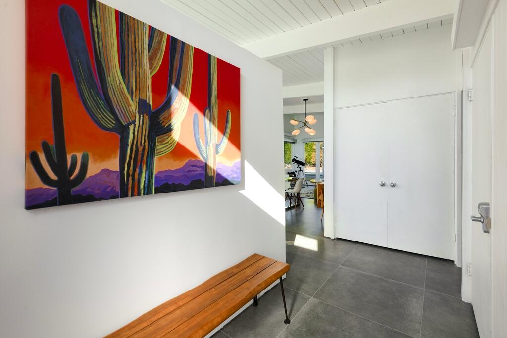 302 East Racquet Club Road Palm Springs, CA 92262 - Photo 4 of 38 a view of small space