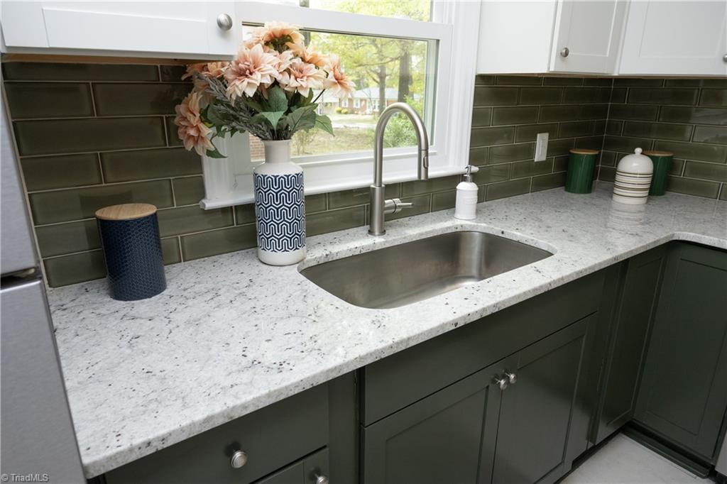 321 Clapp Street Graham, NC 27253 - Photo 11 of 34