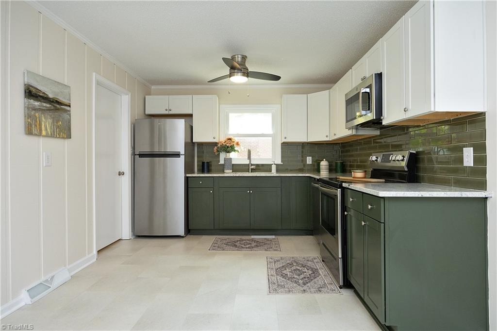 321 Clapp Street Graham, NC 27253 - Photo 9 of 34