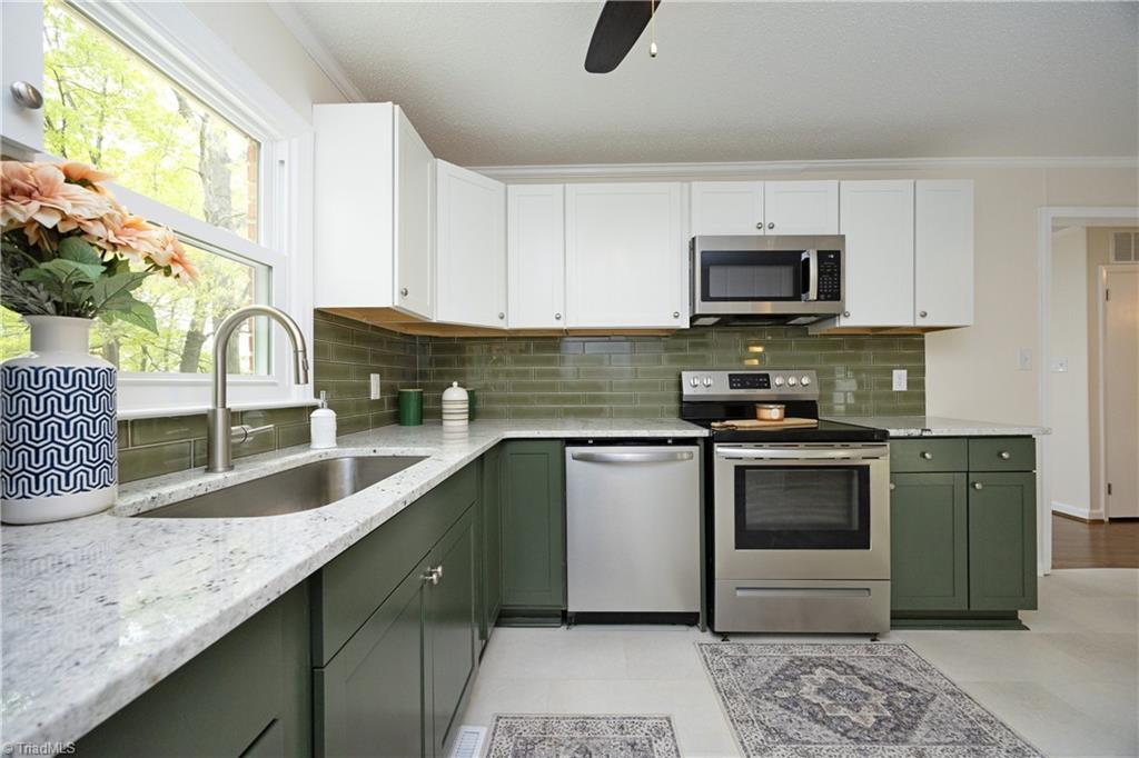 321 Clapp Street Graham, NC 27253 - Photo 10 of 34