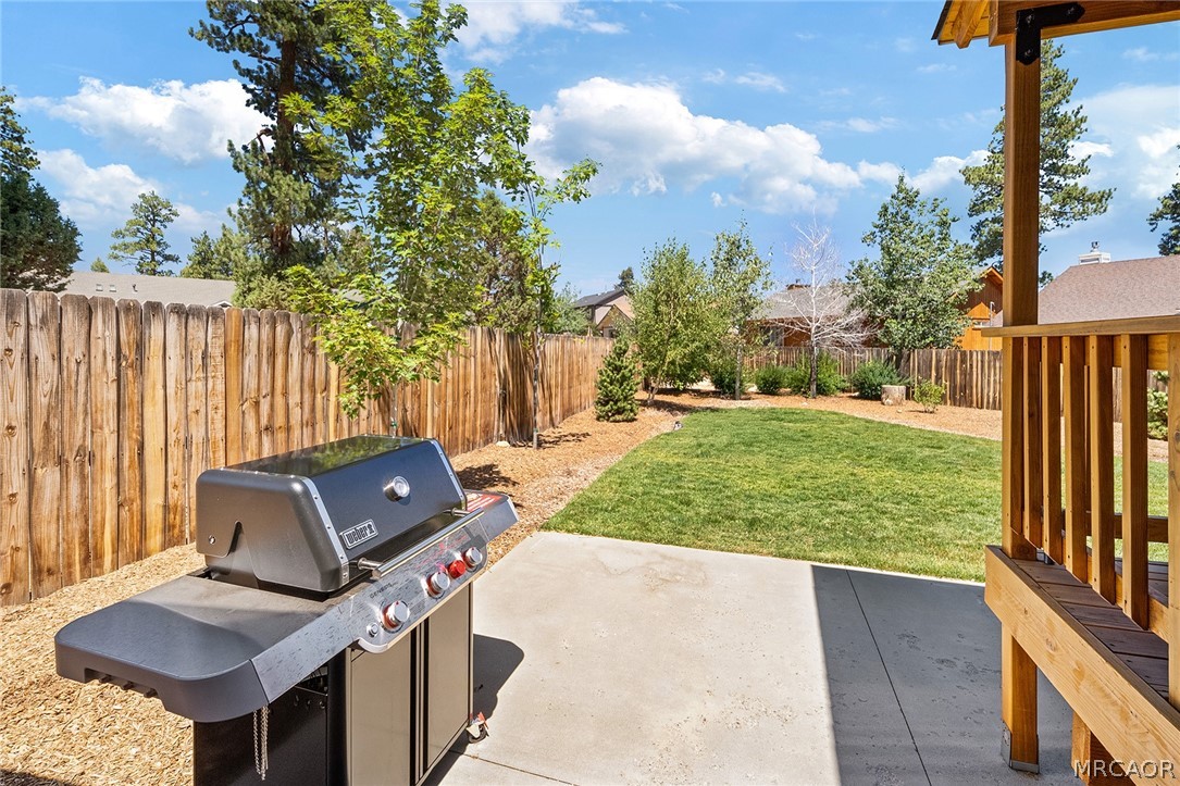 435 Wagon Wheel Road Big Bear City, CA 92314 - Photo 46 of 50 a view of outdoor space and yard