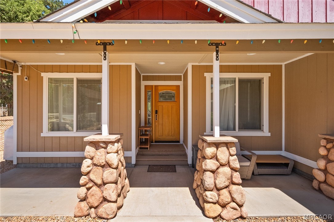 435 Wagon Wheel Road Big Bear City, CA 92314 - Photo 5 of 50 a front view of a house