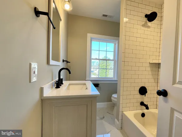 $1,925 | 308 Cooper Street, Unit 3, Westmont, NJ 08108