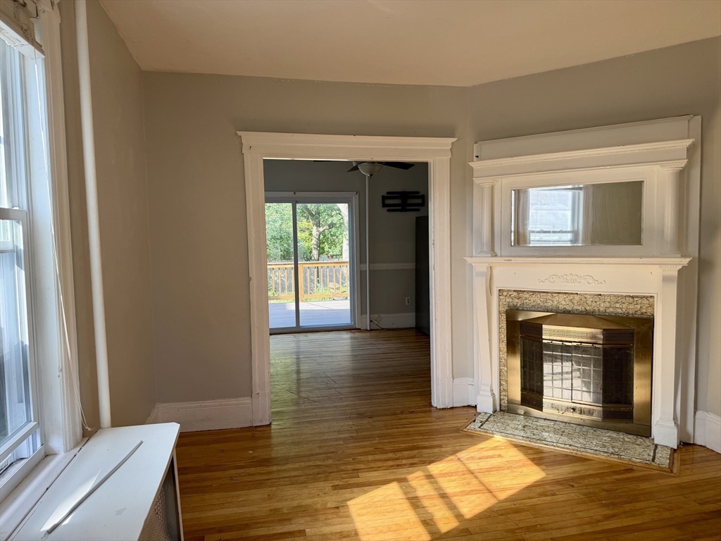 31 Stoneland Road Worcester, MA 01603 - Photo 8 of 33