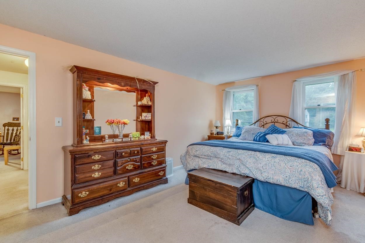 10 Greenwich Road Litchfield, NH 03052 - Photo 25 of 40