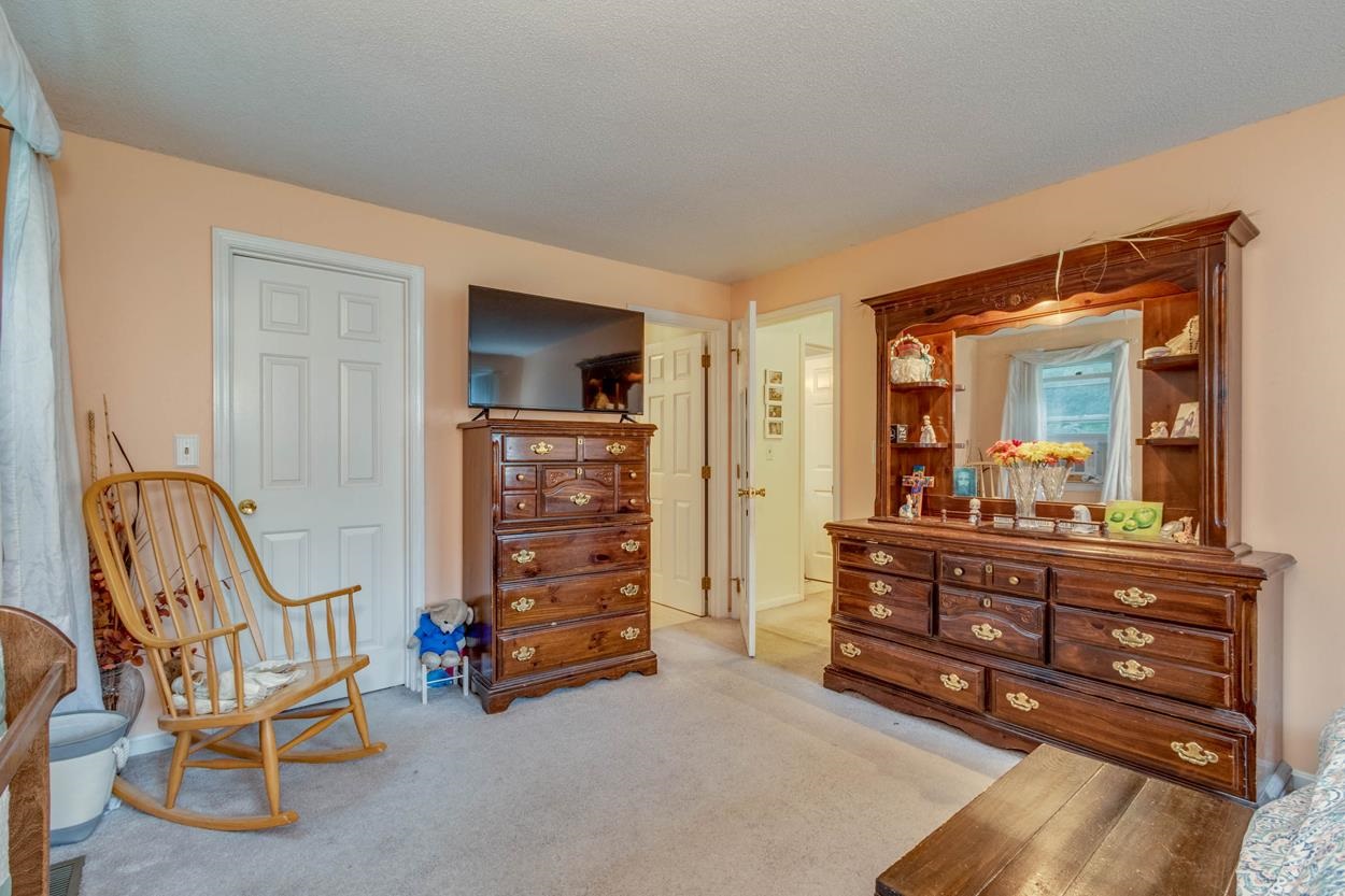 10 Greenwich Road Litchfield, NH 03052 - Photo 26 of 40