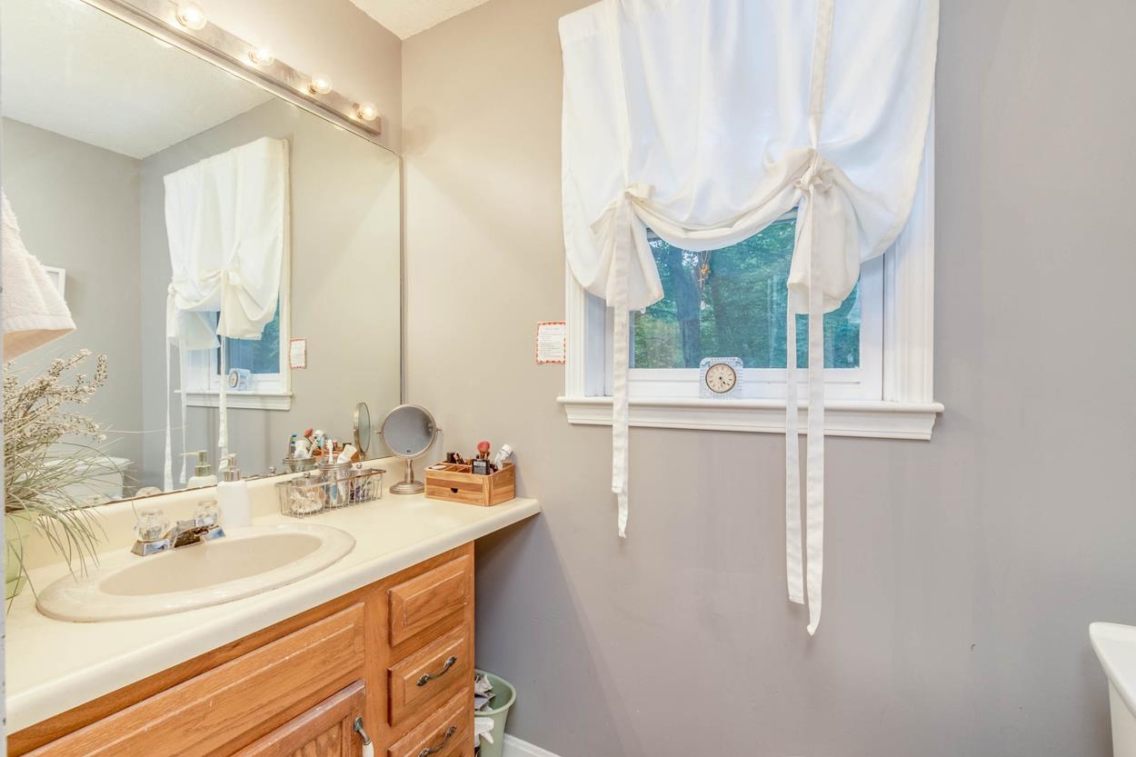 10 Greenwich Road Litchfield, NH 03052 - Photo 28 of 40