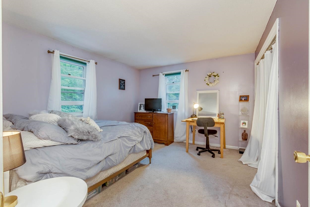 10 Greenwich Road Litchfield, NH 03052 - Photo 29 of 40