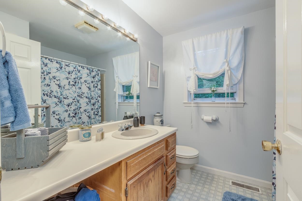 10 Greenwich Road Litchfield, NH 03052 - Photo 31 of 40