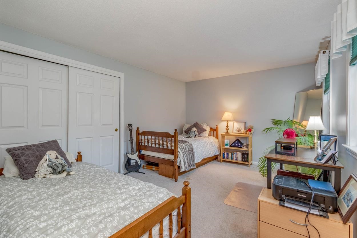 10 Greenwich Road Litchfield, NH 03052 - Photo 33 of 40