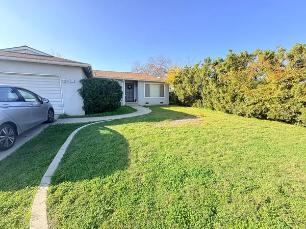 a view of a house with a backyard