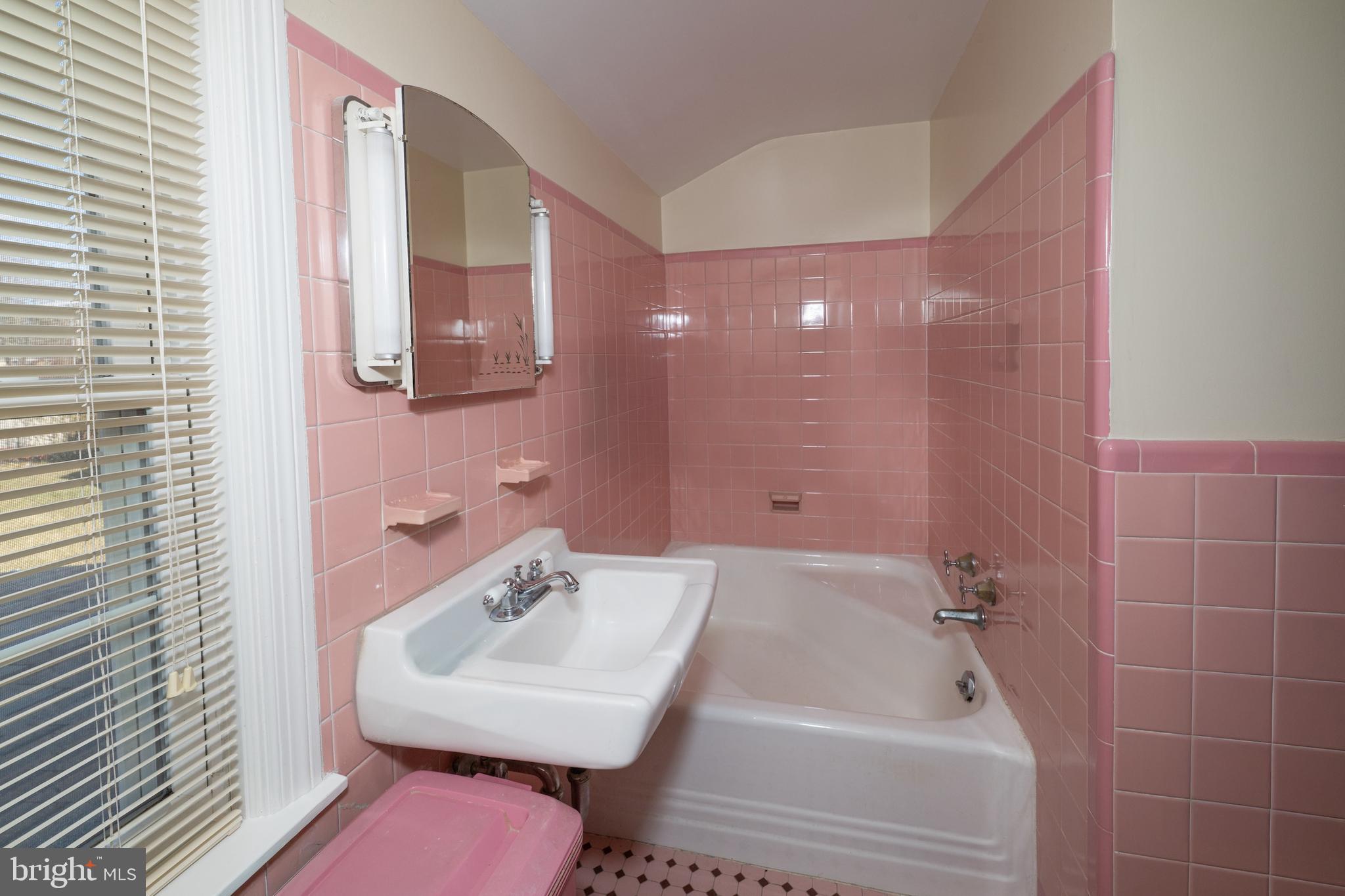 1848 Ridgelawn Avenue Bethlehem, PA 18018 - Photo 21 of 39