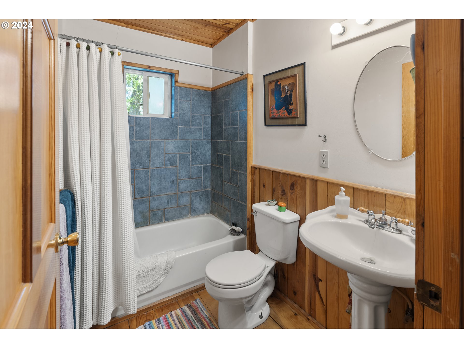 43479 Old Foothill Road Richland, OR 97870 - Photo 16 of 44 a bathroom with a sink a toilet and shower