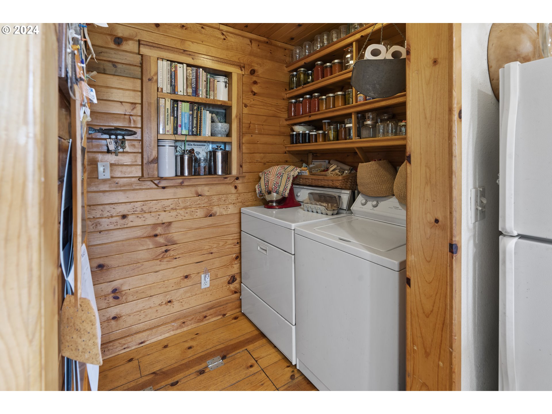 43479 Old Foothill Road Richland, OR 97870 - Photo 17 of 44 a view of kitchen and utility room