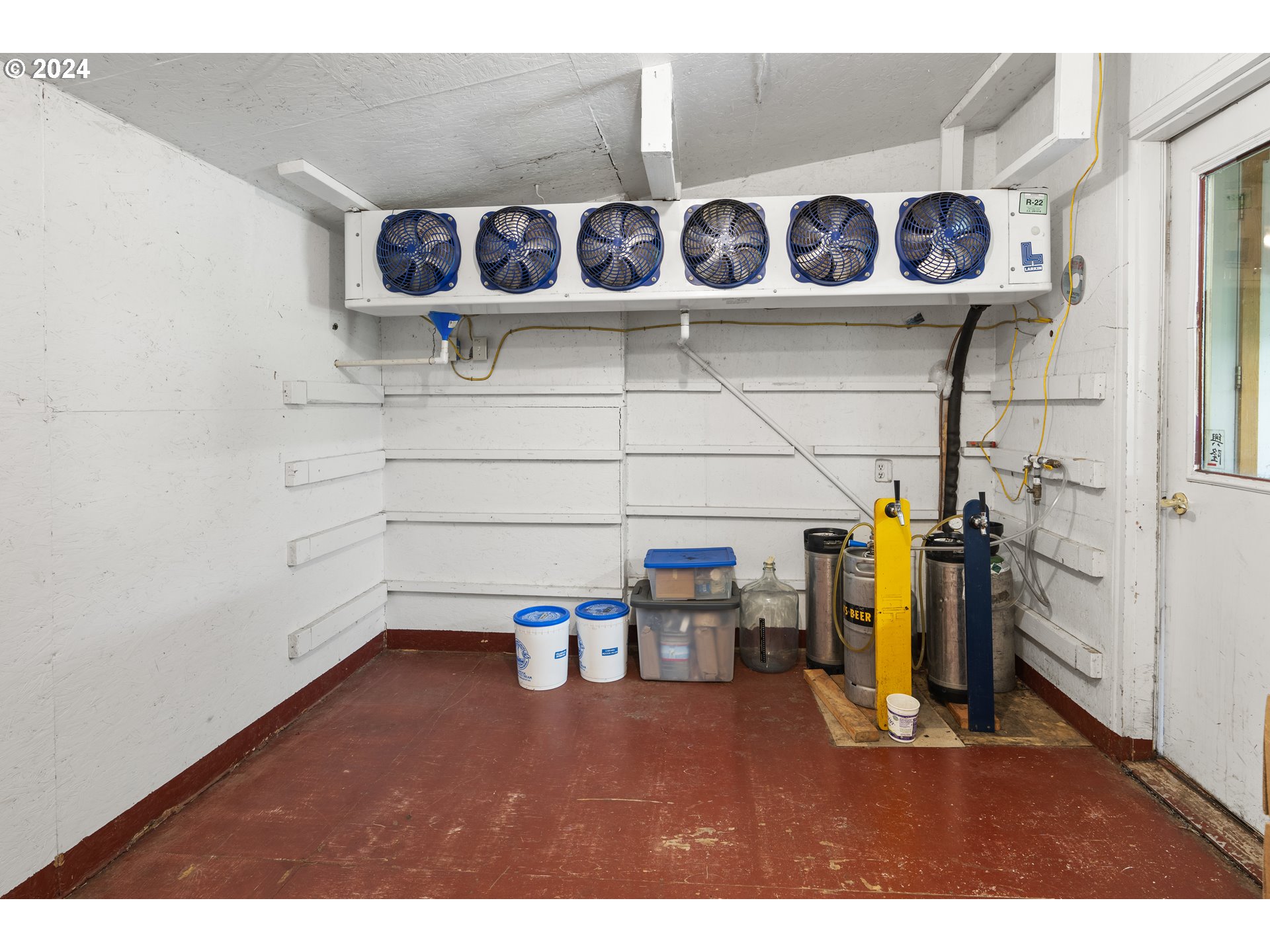 43479 Old Foothill Road Richland, OR 97870 - Photo 20 of 44 a view of a shop with storage