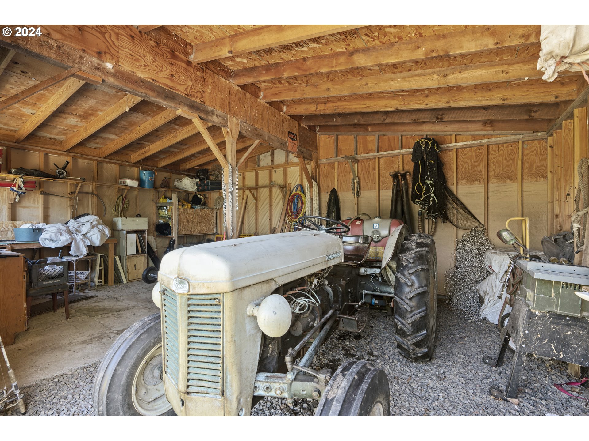 43479 Old Foothill Road Richland, OR 97870 - Photo 26 of 44 a view of a patio with table and chairs